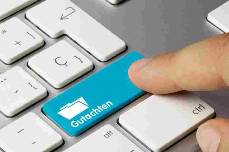 © momius - stock.adobe.com Tastatur mit Taste Gutachten